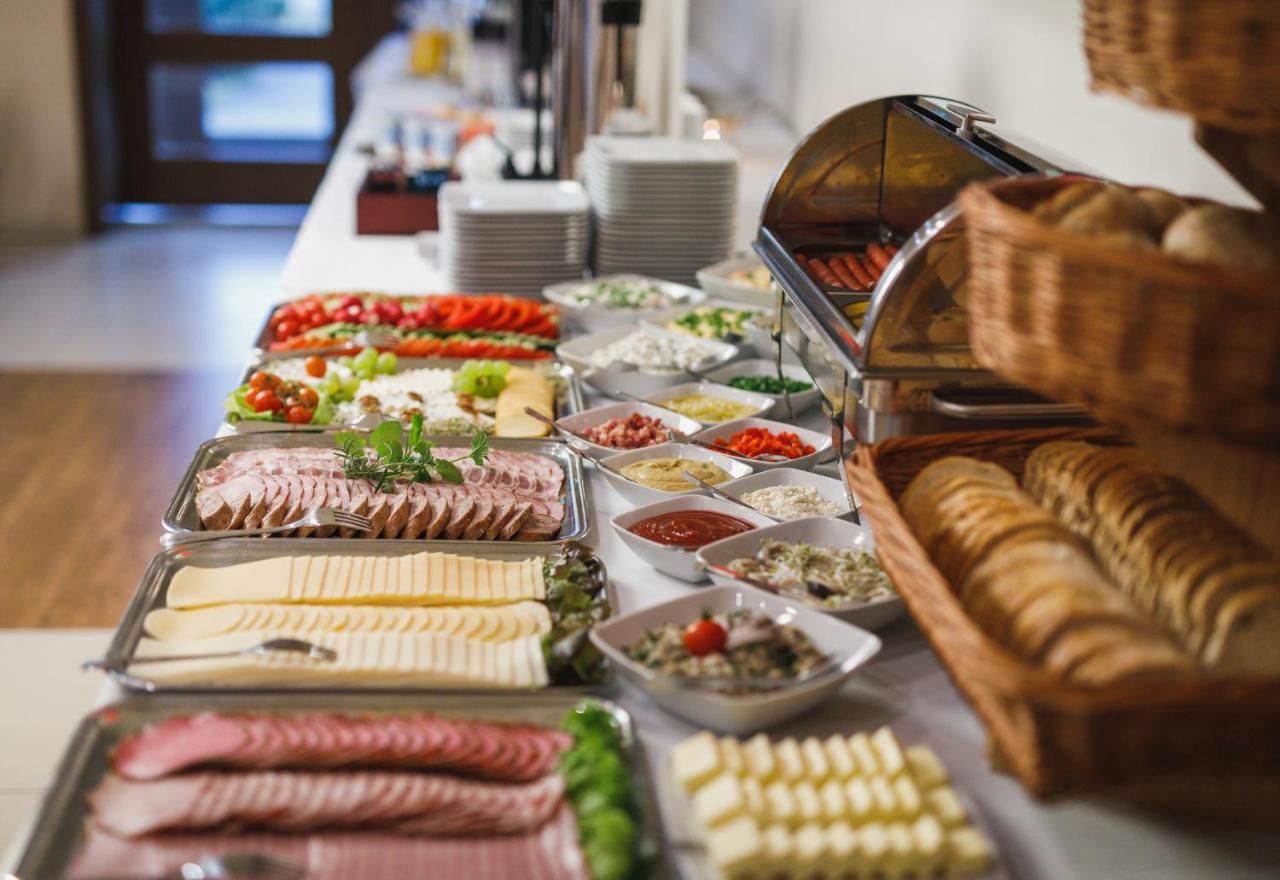 Biala Akacja Resort & Business ปรุดนิค ภายนอก รูปภาพ